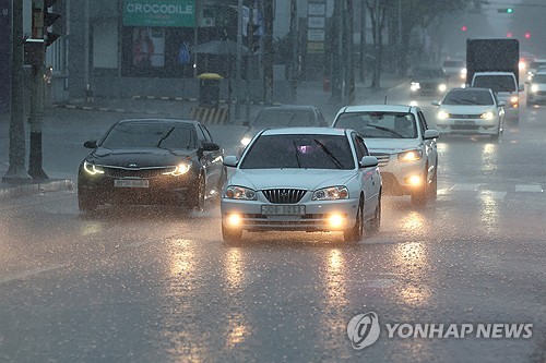 제주 늦은 오후까지 비…예상 강수량 10∼50㎜