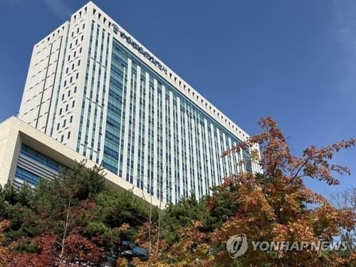 휴대전화 수리 맡긴 90대 개인정보로 수억원 챙긴 30대 실형