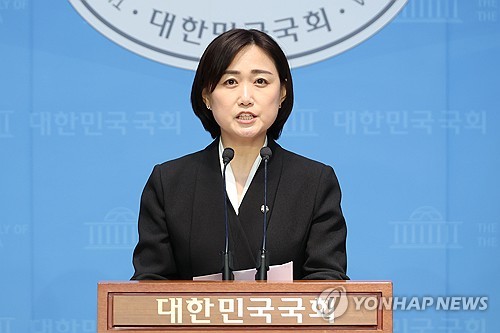 與 "국힘, 김현지에 스토커 수준 집착…정쟁 도구 안돼"