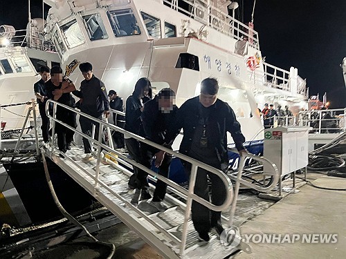 태안해경, 밀입국하려던 중국인 8명 검찰 송치