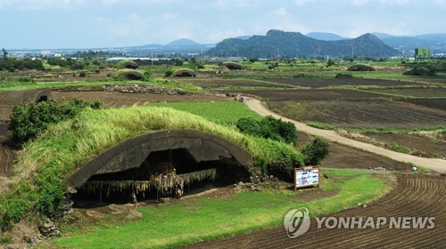 "제주 알뜨르비행장에 스포츠타운 천박한 발상…원형 보존해야"