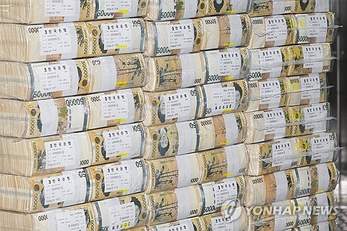 [고침] 경제(2분기 GDP 대비 가계부채 비율 89.7%…15분기…)