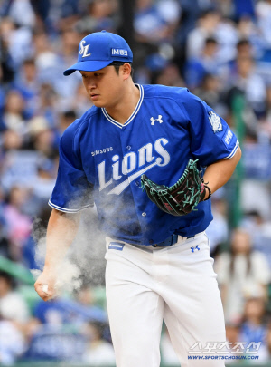 그렇게 잘던졌는데 왜? '괴물' 폰세와 1차전 맞대결, 어째서 최원태가 아닌가