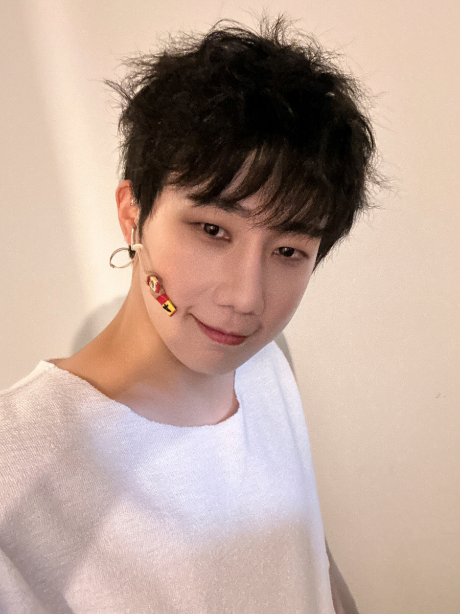 인피니트 김성규, 뮤지컬 '데스노트' 첫 공연 성공적...엘(L)과 완벽…