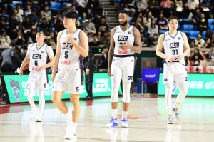 DB, KCC, 정관장 ↑ LG, SK, KT↓역대급 시즌이 온다! KBL 시즌 초반 매일 밤 반전이 왜 터질까?
