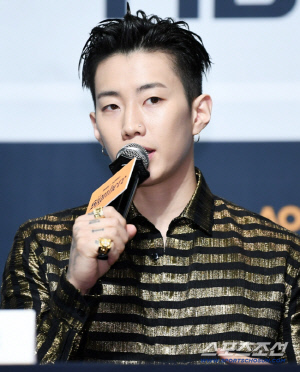 박재범, 유방암 행사서 '몸매' 열창 논란에 고개 숙였다..