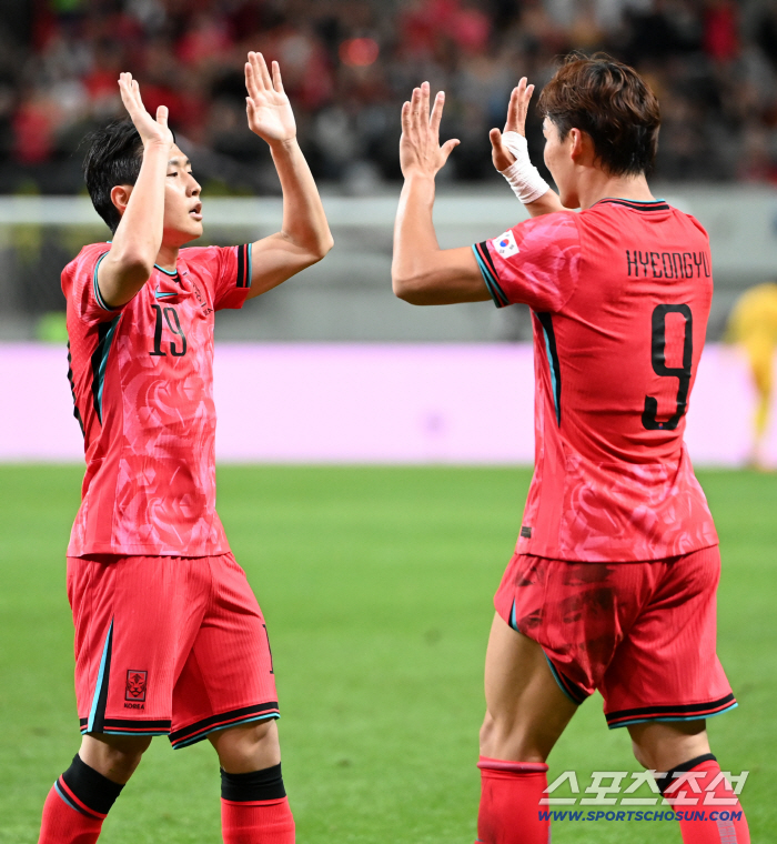 '한때 논란의 중심이었는데…' 후배 먼저 챙긴 김민재→'원 팀' 외친 이강인, 그렇게 더 단단해진다