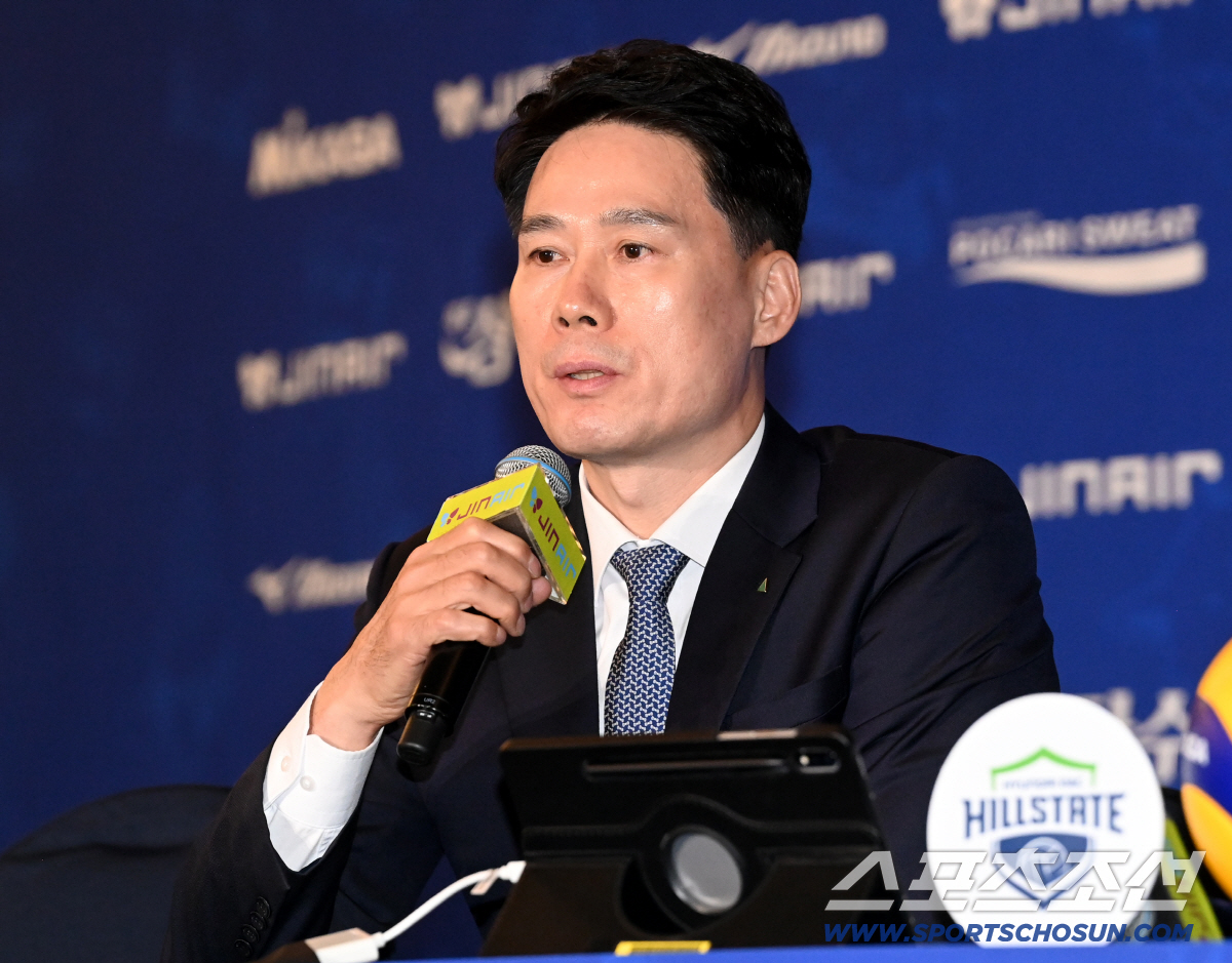 [포토] 강성형 감독, 올시즌도 도전하는 마음으로