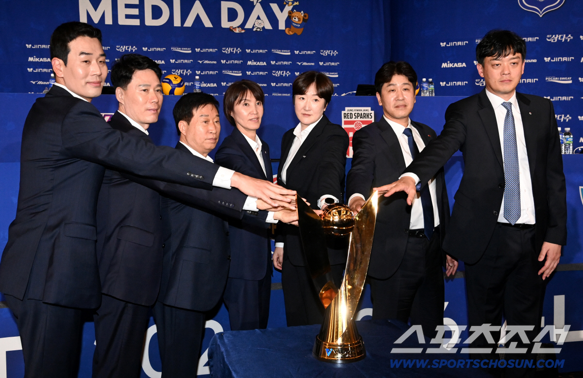 '김연경 은퇴' 흥국생명 자존심 상하네, '기업은행·도로공사' 2강 체제…