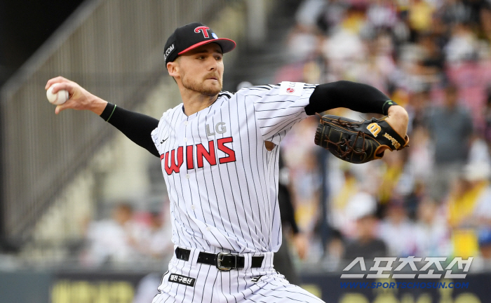 톨허스트 152km 5이닝 1실점, 김영우 153km, 박시원 152km. LG 2차 청백전서 강속구 만끽