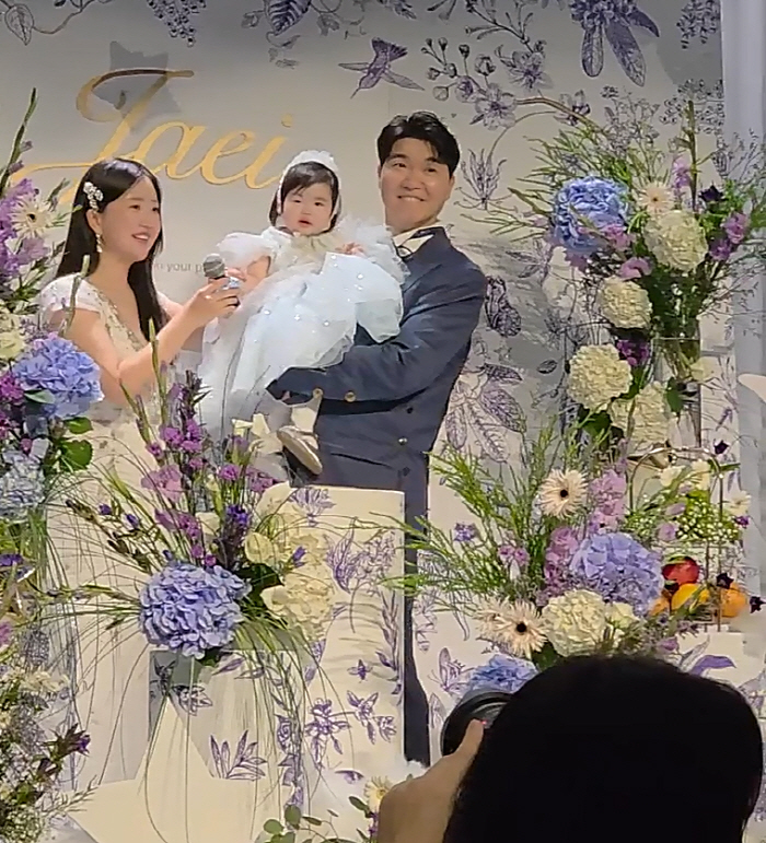 박수홍♥김다예, 직접 공개한 '초호화' 돌잔치 현장.."돌잡이 뭘 잡았을…