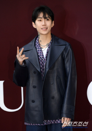 유방암 행사서 '몸매' 허락한 W코리아, 왜 박재범 사과 뒤에 숨나[SC이슈]