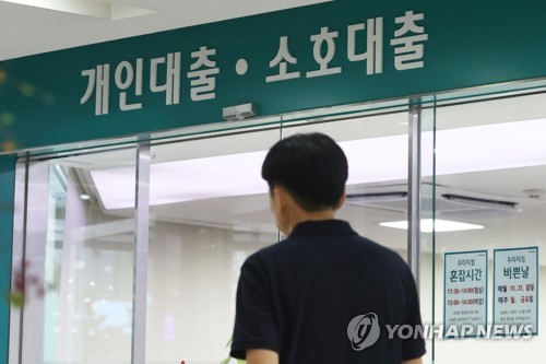 곤궁한 삶에 해외로 내몰리는 20대…대출 연체율 가장 높아