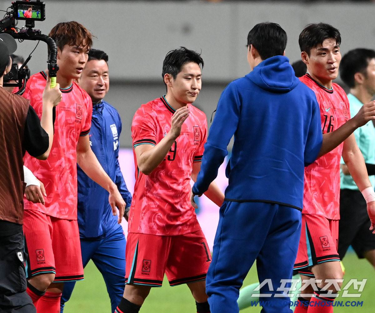'절친' 日 구보 위에 이강인→PSG도 감격, 사상 첫 AFC 올해의 국…