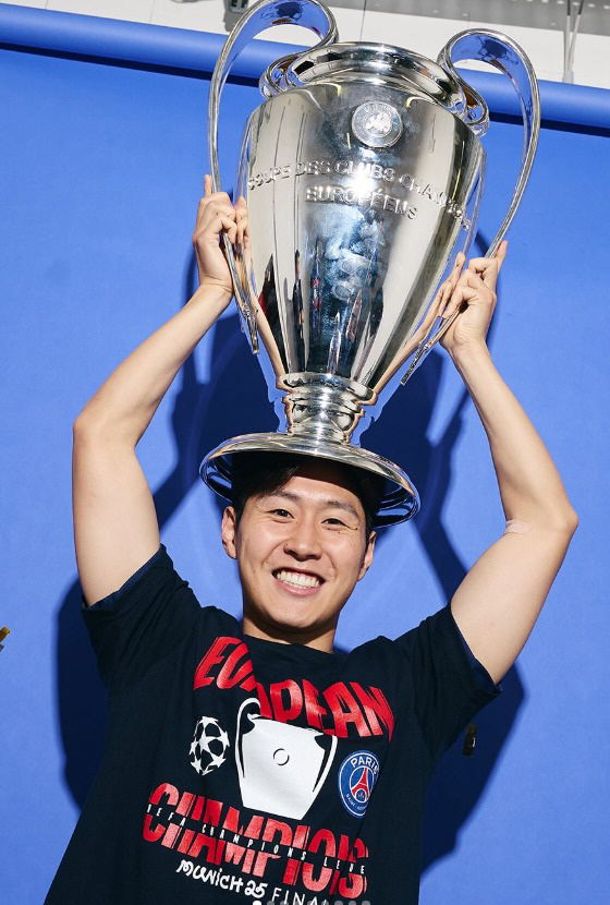 이강인, 올해 아시아 최고 선수 등극. AFC 어워즈 올해의 국제선수상 …