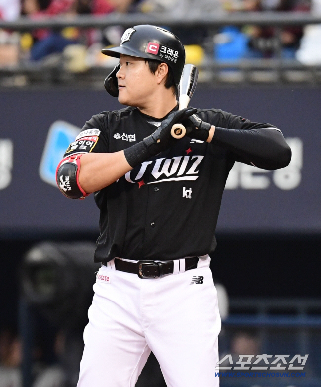 한국시리즈 MVP, FA 50억 대박 거포의 조용한 은퇴 선언..."든든한 1루수로 기억됐으면"