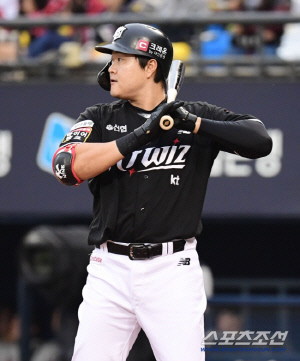 한국시리즈 MVP, FA 50억 대박 거포의 조용한 은퇴 선언...