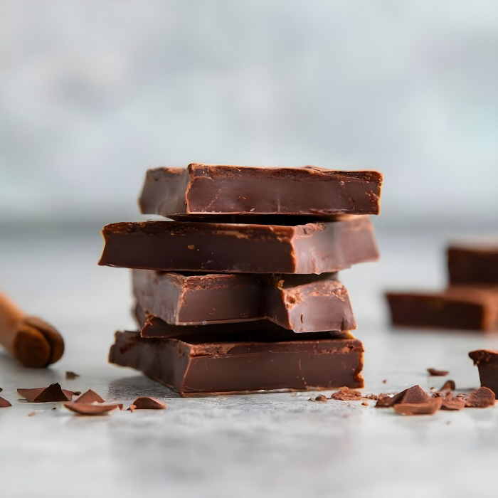 잠들기 전 초콜릿 섭취 주의해야 하는 이유…카페인 외에 '이것'도 각성 효과