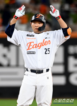 한화, 1차전 선발 라인업 공개...김경문 감독의 우익수 선택은 김태연 [PO1 현장]