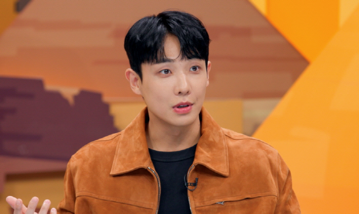 전현무, "결혼하고 싶다"더니 스타일링 완전히 바꿨다...이준과 패션 맞…