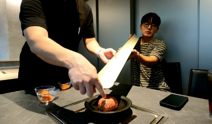 전현무, "결혼하고 싶다"더니 스타일링 완전히 바꿨다...이준과 패션 맞…