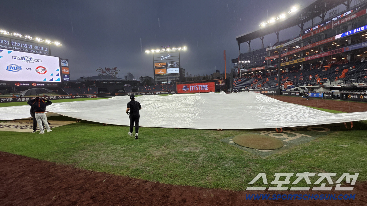 "저희가 비를 몰고 다니네요"…폭우 쏟아지는 대전, PO 1차전 열릴 수…