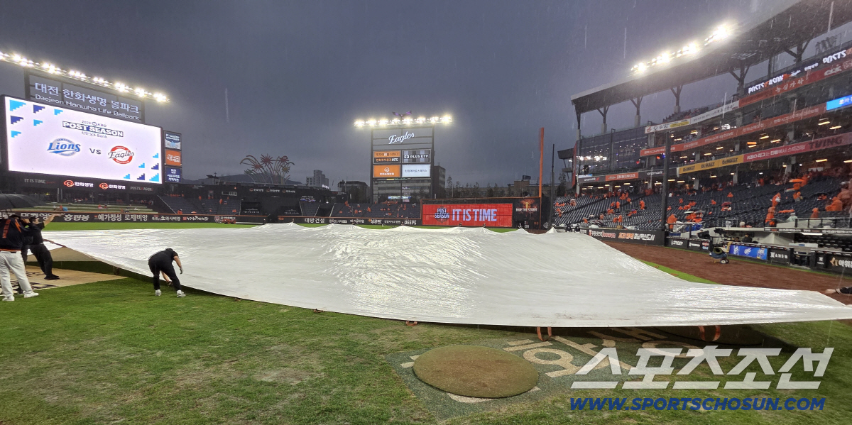 "저희가 비를 몰고 다니네요"…폭우 쏟아지는 대전, PO 1차전 열릴 수…