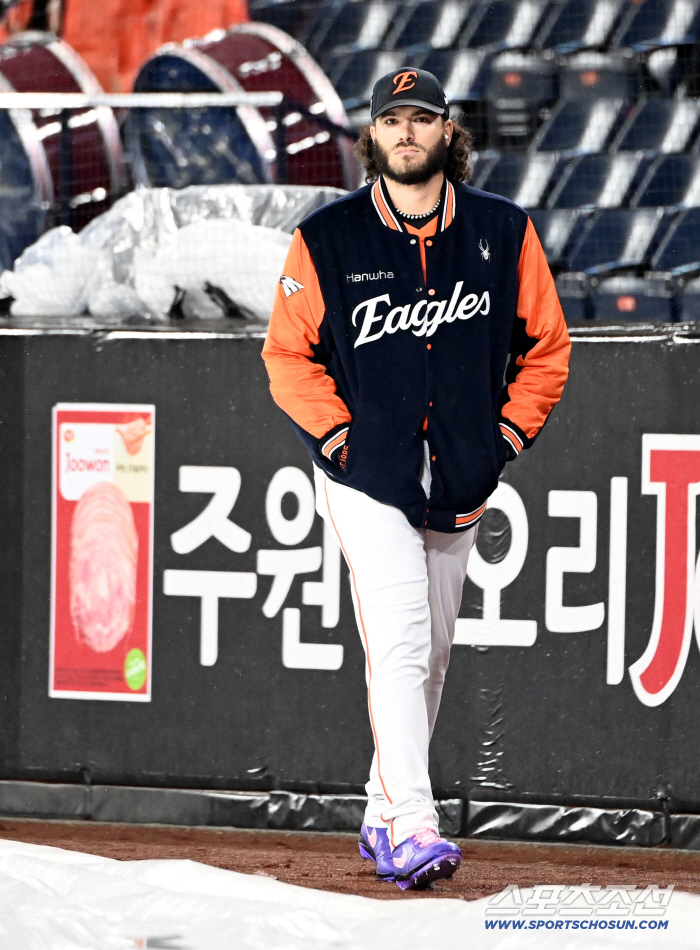 "몸 풀지 마" 한화의 냉철한 결단, 폰세 카드 날릴 뻔한 '대참사 위기' 막았다 [PO1 현장]