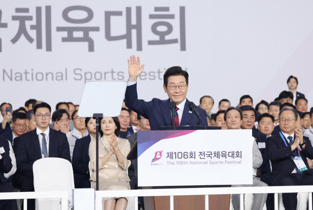 '부산체전 첫방문'이재명 대통령"전국체전은 단순한 경기 넘어 역사적 의미…