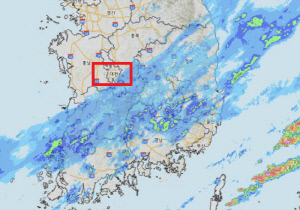 비 그치긴 했는데.. 대전 밑으로 '큰 거' 지나간다! → 대형방수포 유지, 설마 1차전 또? [PO1]