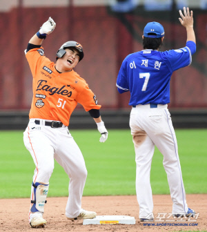 문현빈 그는 누구인가…2사 만루 역전 싹쓸이 미쳤다! 세리머니까지 확실했다