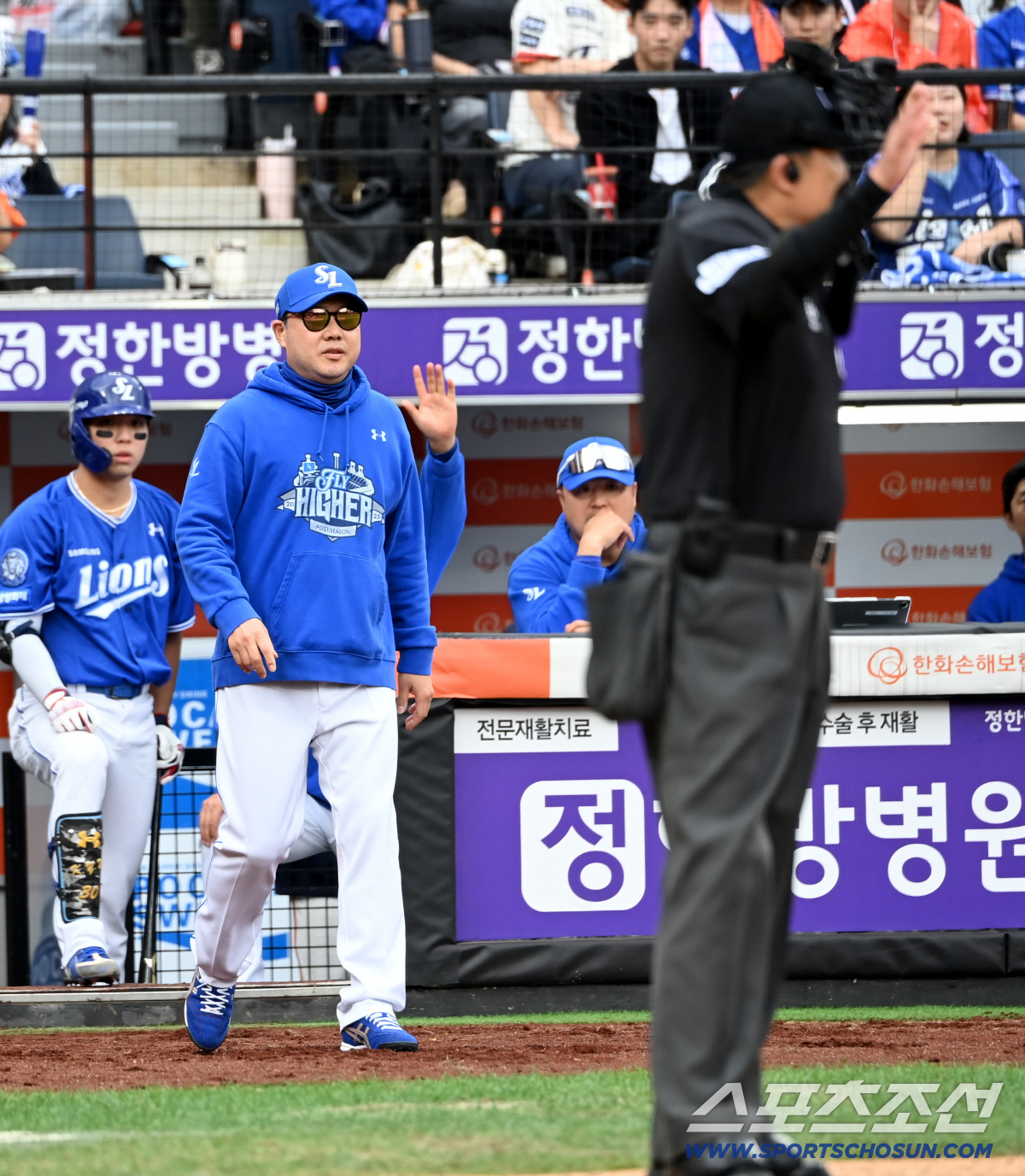 두들겨 맞은 폰세, '시간끌기 의혹' 구자욱 짜증 폭발! → 김경문 박진…