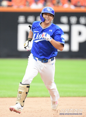 통산 4홈런 타자 제대로 일냈다…폰세 상대 몬스터월을 넘겼다고? 삼성 또 앞서나간다