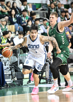 [KBL리뷰]17점차 대역전 DB, 연패 위기 피했다…알바노 맹활약 앞세워 소노전 83-76 승리