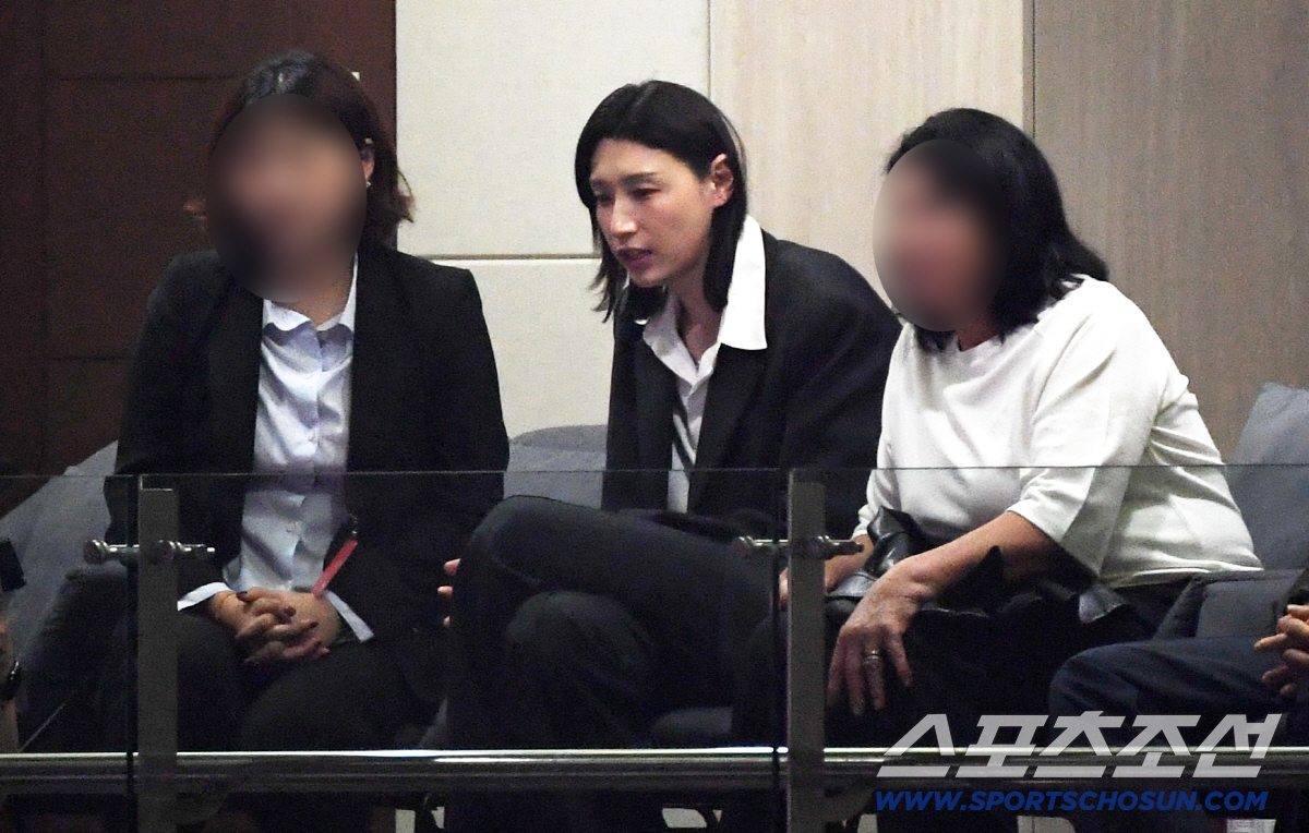 [포토] 은퇴식 앞둔 김연경 '오늘은 관중석에 앉아 경기 직관'