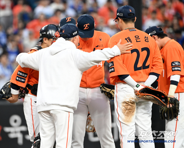 김서현 또 대형사고 칠뻔! '팀 한화'의 승리다! →162km 문동주 한국 신기록 + 손아섭 문현빈 노시환 채은성 적시타! 9-8 삼성 꺾고 1차전 기선제압 [PO1]