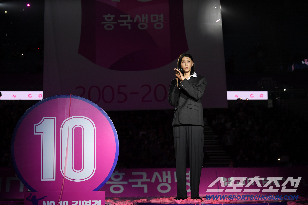 [포토] 영구결번 김연경 '박수 받으며 떠납니다'