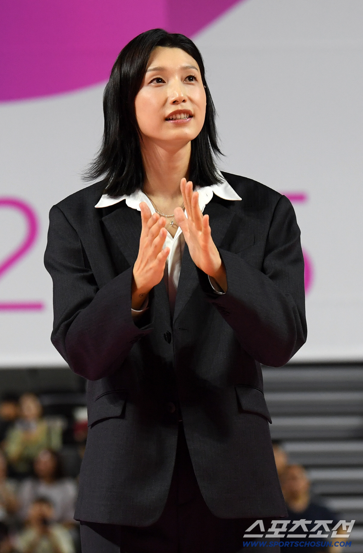 "오늘은 진짜 마지막" 배구황제의 '10번' 영구결번되던 날…웃으면서 끝…