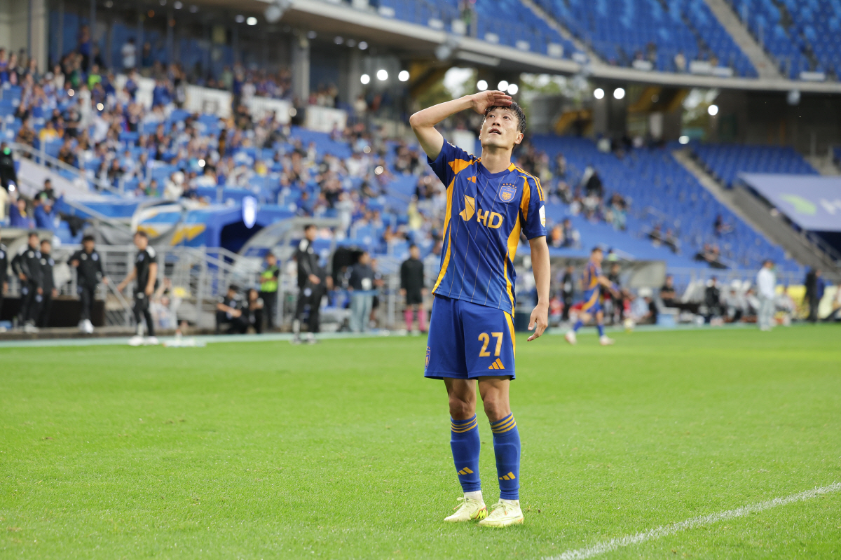 "누가 더 진실된지는 나중에 알 것" 신태용 저격 폭로→이청용 '골프 세…