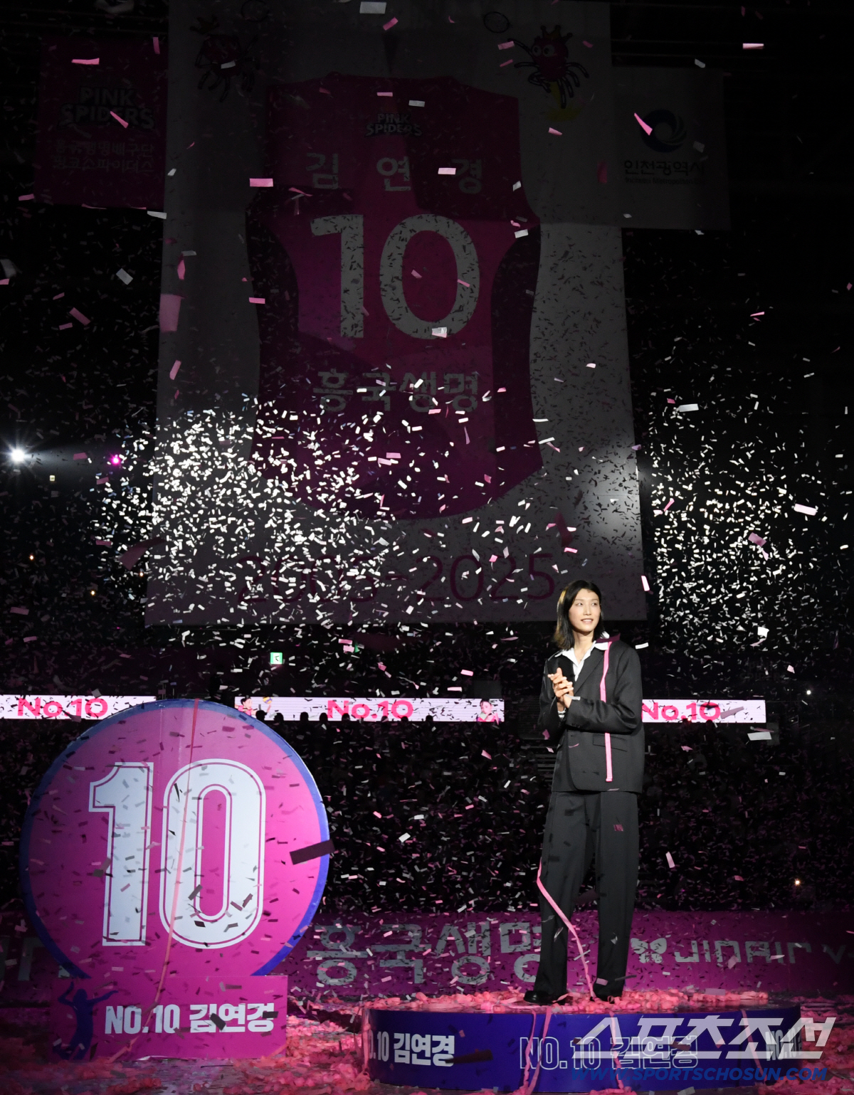 '배구여제' 김연경 정들었던 배구 코트와 작별...등번호 10번은 영구결…