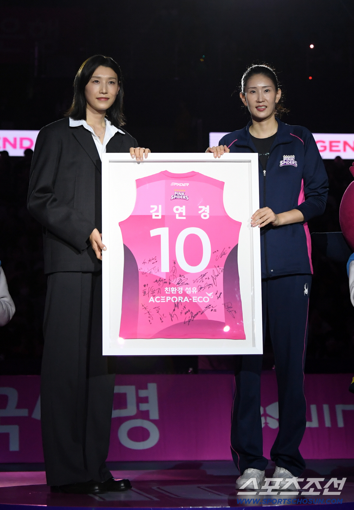 '배구여제' 김연경 정들었던 배구 코트와 작별...등번호 10번은 영구결…