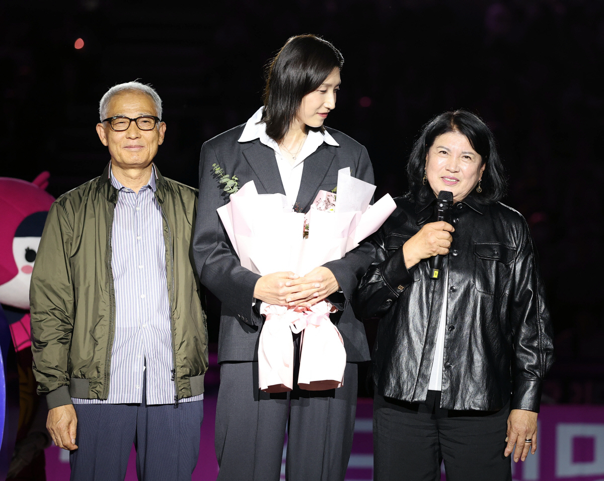 "분위기 말고 배구를 하라고!" 감독 김연경의 폭풍 독설, 스스로도 놀랐…