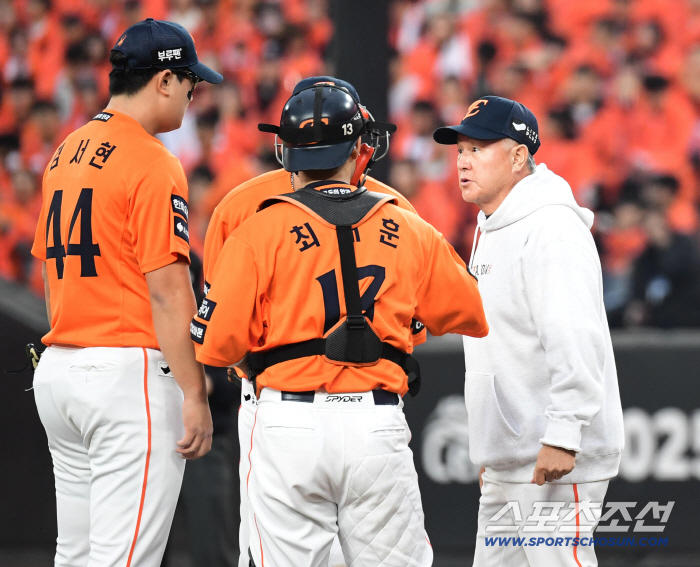 준우승만 4번, 8년 만의 가을야구, 간절한 기회...'믿음의 야구' 김경문 감독이 독해졌다 [PO 현장]