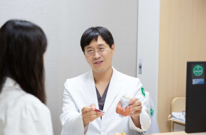 아인병원, 국내 첫 '단일공 로봇술로 부신종양·갑상선암 동시 절제' 성공
