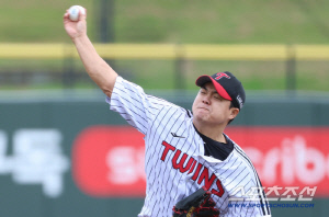'KBO 유일' 2년 연속 KS 우승 노리는 52억 FA. 우승위해 포크볼에 손댔다. 