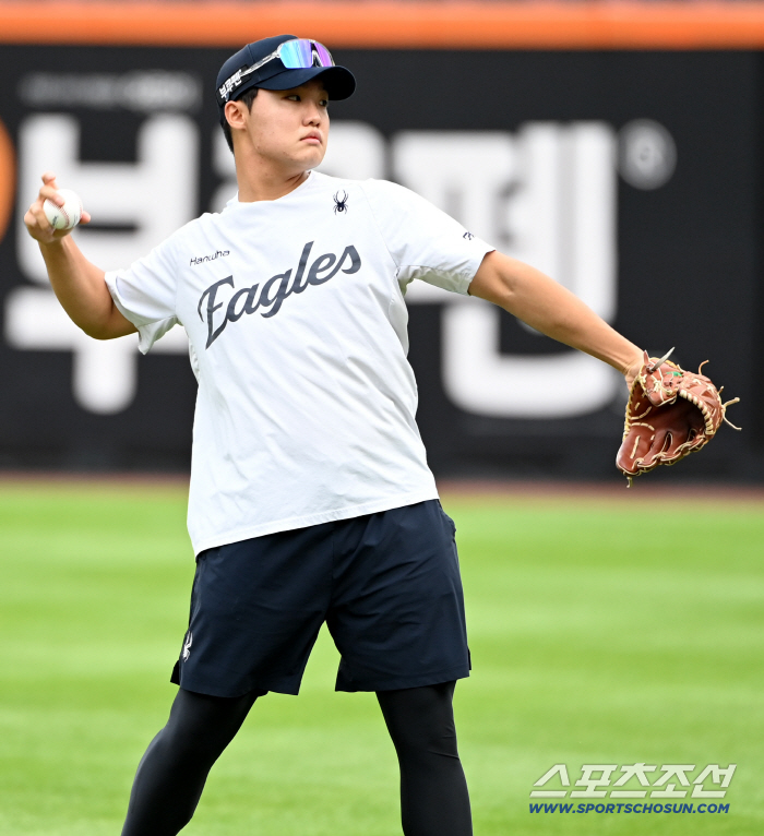 문동주 불펜 이동, 김서현 난조, 비어있는 4차전 선발...정우주 깜짝 카드 등장할까 [PO2 현장]