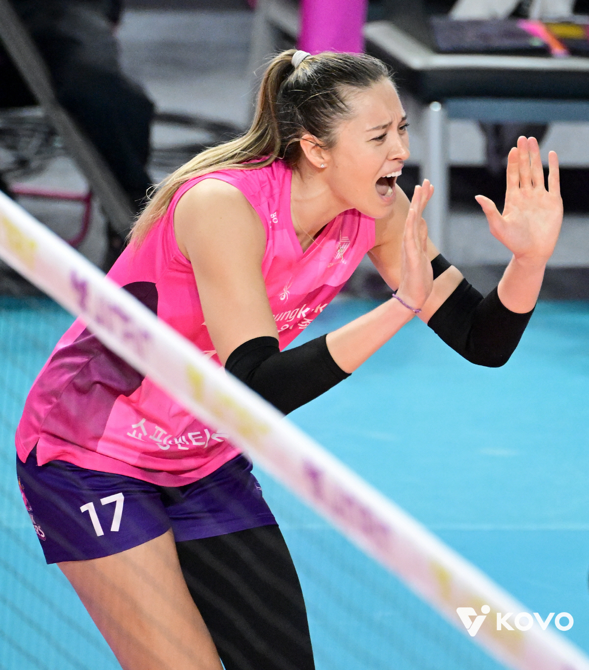 퇴출 외인→김연경 대신할 에이스 변신! 4년만에 확 달라진 '파워풀' 레…