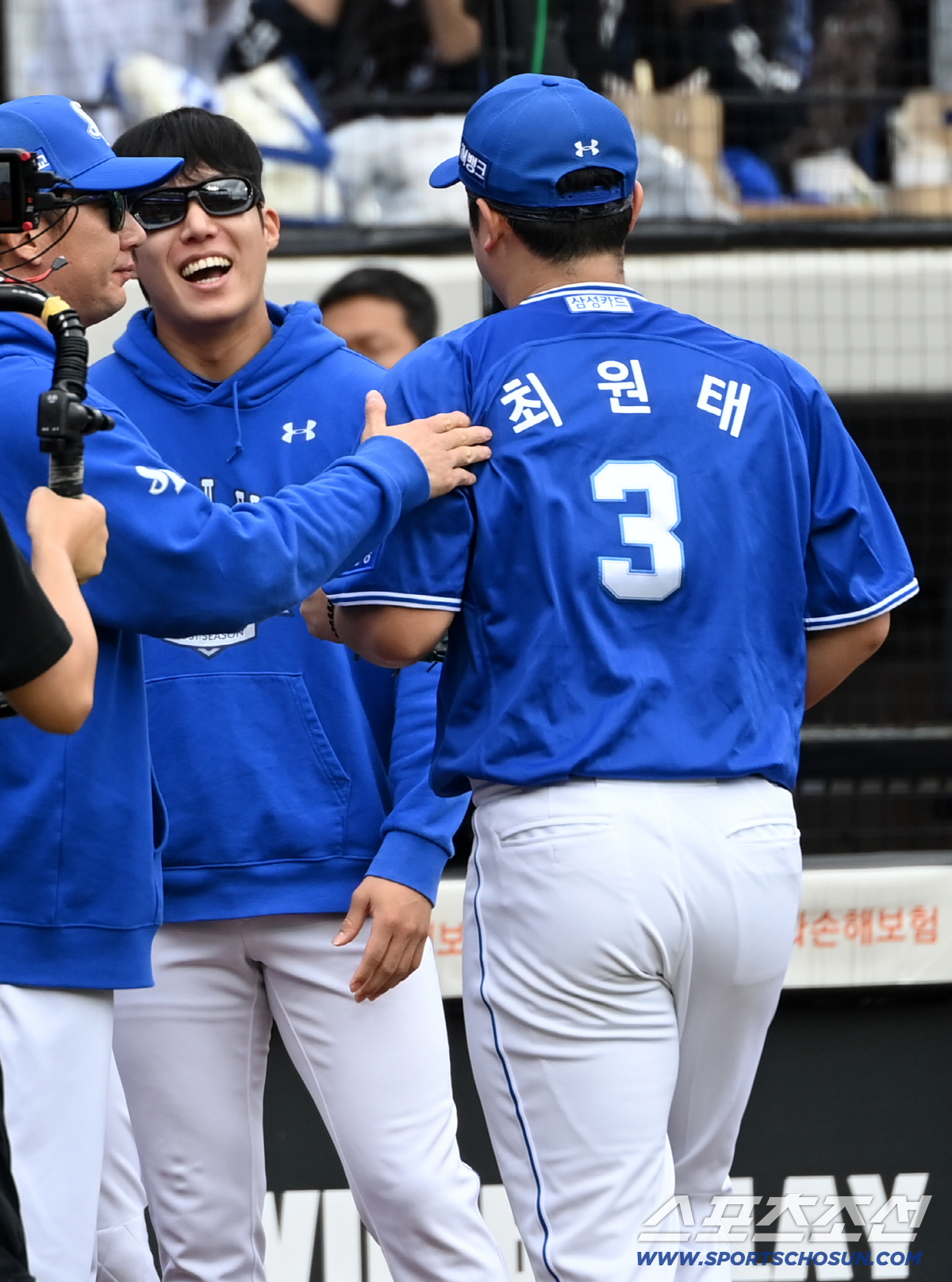 [포토] 최원태 맞이하는 원태인, 괜찮아 이겨내!