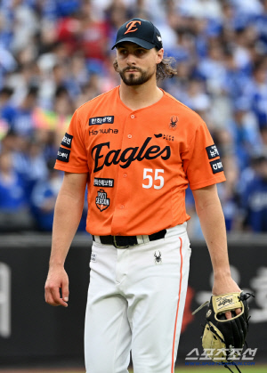 이 조합 11실점 누가 알았겠나…와이스 4이닝 충격 강판, '역대 최강' 33승 듀오 무너졌다 [PO2]