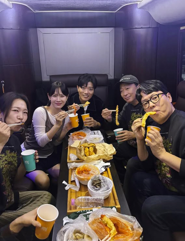 단발 변신한 손예진, 혹독한 미모 관리 후…떡볶이 먹고 '활짝'[SCin…